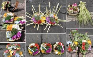 ウブドの道端で見かける、色とりどりの花や葉を編んだ飾りを盛り付けた、形や大きさの異なるチャナンの写真。